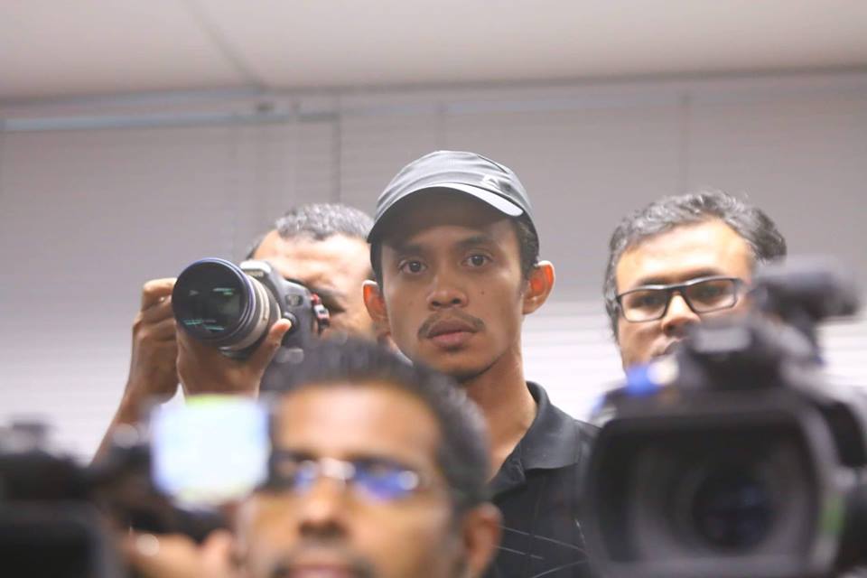 NÓNG: Phóng viên Malaysia suýt 