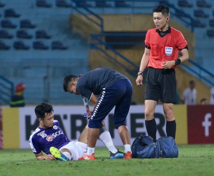 CLB Hà Nội nhận cùng lúc 2 hung tin sau trận thua đáng tiếc trước Yangon (Văn Quyết, Thành Chung) - Bóng Đá