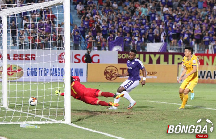 TRỰC TIẾP Hà Nội 0-0 SLNA (H1): Omar Faye uy hiếp khung thành đội khách - Bóng Đá