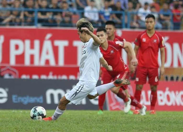 Tuyển thủ Việt Nam và bóng đen penalty phủ kín - Bóng Đá