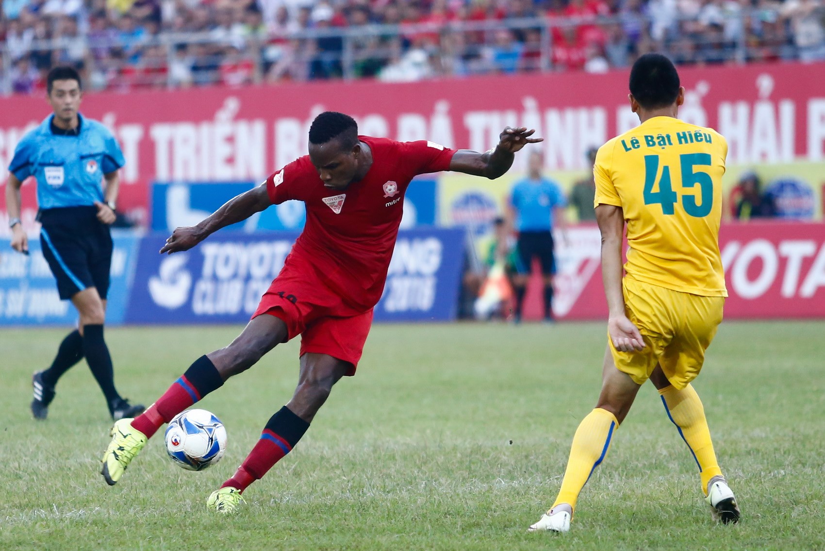 FIFA buộc CLB Hải Phòng đền bù gần 5 tỷ đồng cho tuyển thủ Jamaica  - Bóng Đá