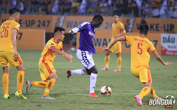 TRỰC TIẾP CLB Hà Nội 0-0 CLB Thanh Hoá (Hiệp 1): Chủ nhà nắm giữ thế trận - Bóng Đá