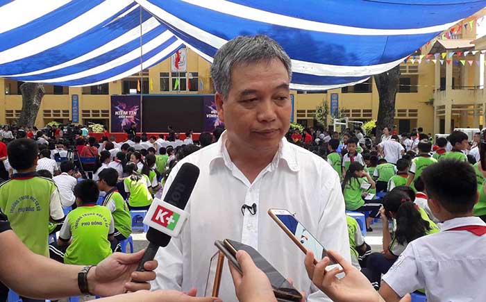 Sếp lớn CLB Hà Nội nhận án kỷ luật sau sự cố pháo sáng sân Hàng Đẫy - Bóng Đá