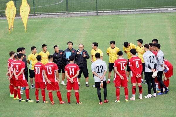 Thầy Park nhận tin vui từ V-League, thêm thời gian cho ĐT Việt Nam chuẩn bị đấu Malaysia - Bóng Đá