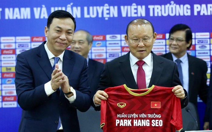 VFF lên tiếng về cách thức chi trả tiền lương cho HLV Park Hang-seo - Bóng Đá