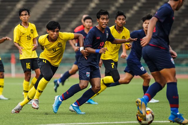 U19 Thái Lan bất ngờ bị loại, HLV trưởng đau đớn làm 1 điều - Bóng Đá