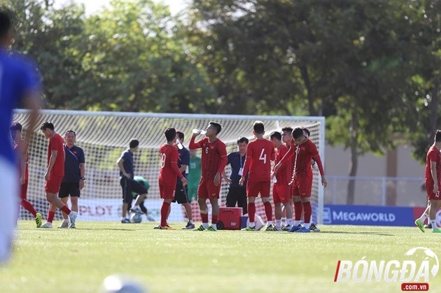 HLV Park Hang-seo có hành động đặc biệt sau trận đại thắng của U22 Việt Nam trước Lào - Bóng Đá