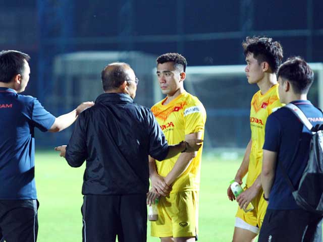 Thua Bahrain, HLV Park Hang-seo nói chuyện riêng với 2 tuyển thủ U23 Việt Nam - Bóng Đá