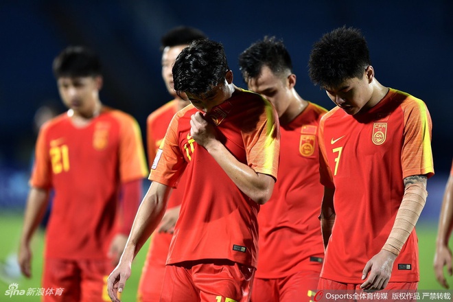 CĐV Trung Quốc rên xiết: Thật nhục nhã, đúng là 1 đội tuyển 
