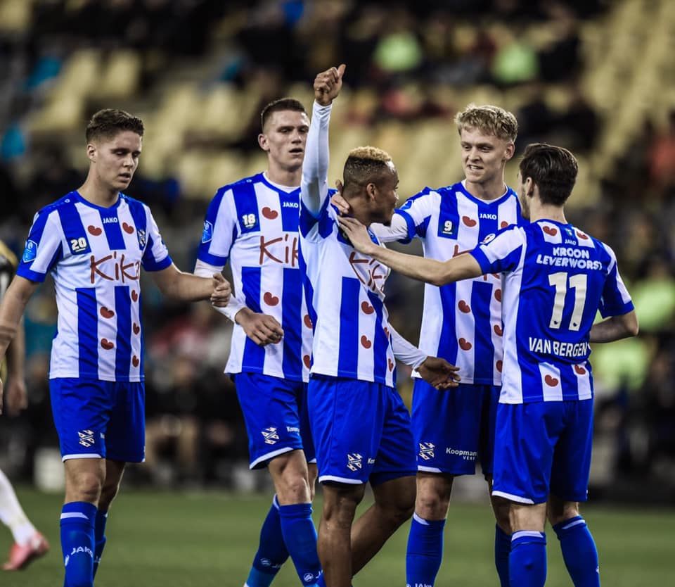 Đoàn Văn Hậu ngồi ngoài trận thứ 17, Heerenveen thua muối mặt trước Vitesse - Bóng Đá