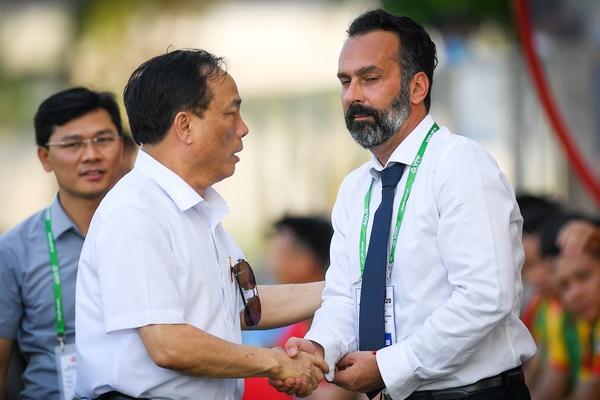 Cựu HLV Thanh Hoá chỉ trích, đòi kiện bầu Đệ lên FIFA - Bóng Đá