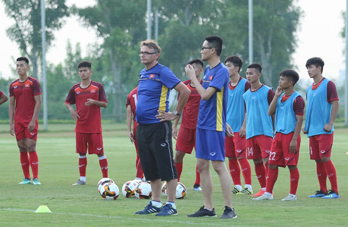 CHÍNH THỨC: HLV Philippe Troussier triệu tập 36 cầu thủ lên U19 Việt Nam - Bóng Đá