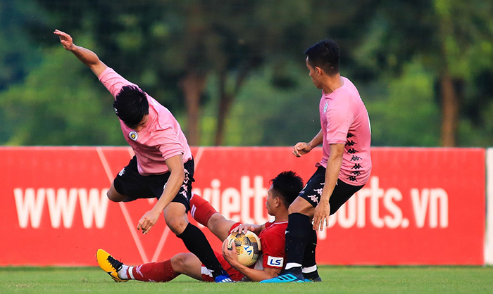 Đoàn Văn Hậu có trận đấu đầu tiên cho CLB Hà Nội sau khi rời Hà Lan - Bóng Đá