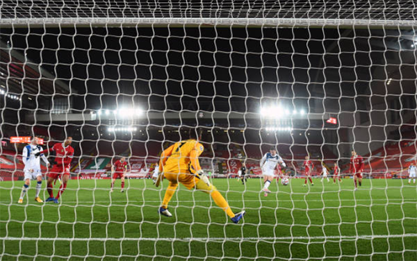 Thủng lưới 2 bàn trong 4 phút, Liverpool bất ngờ ngã ngựa trước Atalanta tại Anfield - Bóng Đá