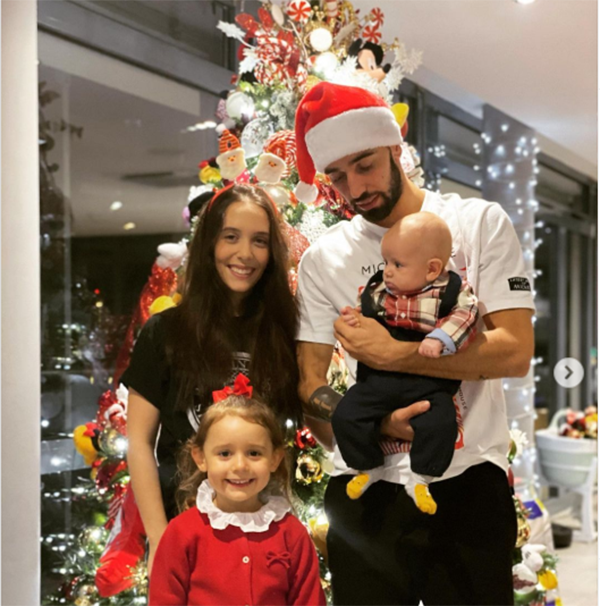 Bruno Fernandes cũng cùng gia đình đón Giáng Sinh.
