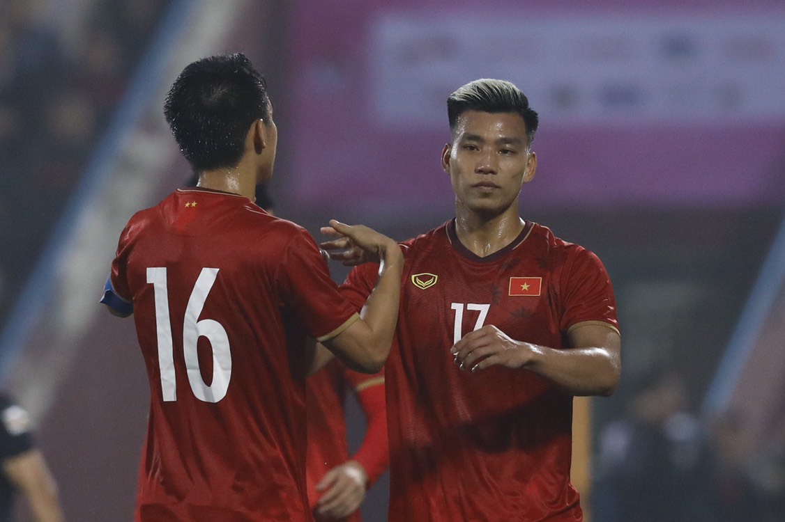Văn Thanh ghi bàn từ chấm 11m, giúp ĐT Việt Nam quân bình tỷ số 1-1 trước các "đàn em" U22. (Nguồn: Zing news. Tác giả: Việt Hùng).