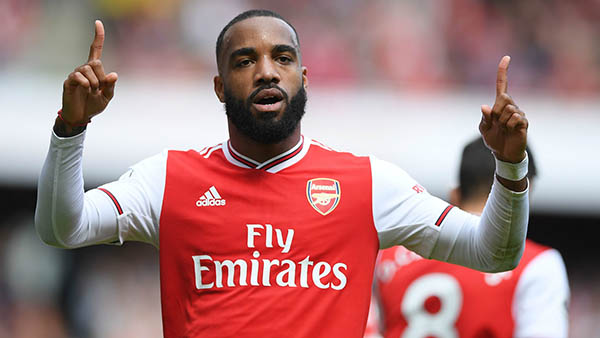 Trung phong Alexandre Lacazette. Tiền đạo người Pháp có thể sẽ được đá chính ở trận đấu này vì anh đã tỏa sáng trong chiến thắng 1-0 trước Brighton. Anh là tác giả của bàn thắng duy nhất của cuộc đối đầu ấy.