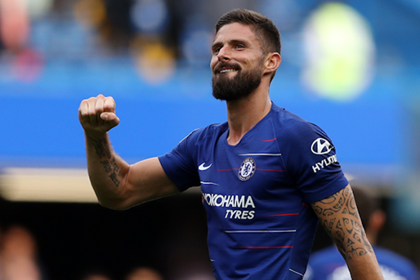 Giroud có khả năng dứt điểm đa dạng.