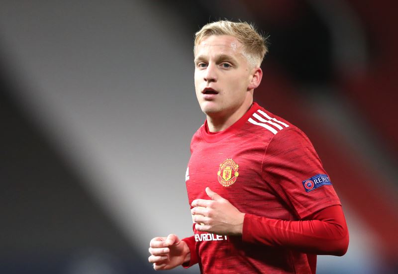 Van de Beek được khuyên nên đến nói chuyện và làm rõ vấn đề với Solskjaer.