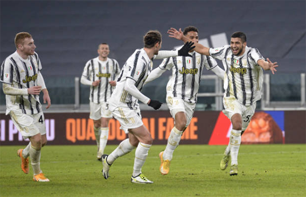 Cristiano Ronaldo fools 4 Genoa players with tricks to create chance that led to winner for Juventus from debutant Hamza Rafia vs Genoa - Bóng Đá