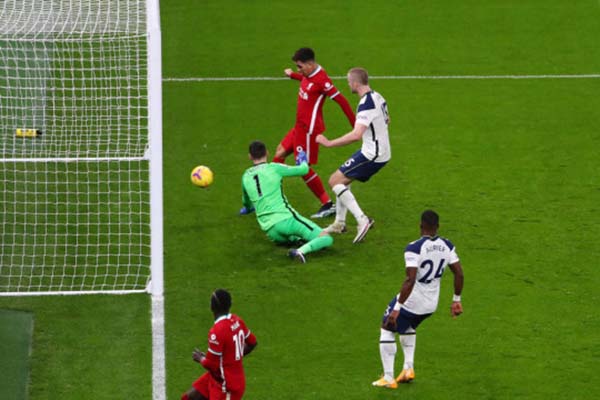 Ferdinand chê trách 2 cầu thủ Tottenham trong bàn mở tỷ số của Liverpool - Bóng Đá