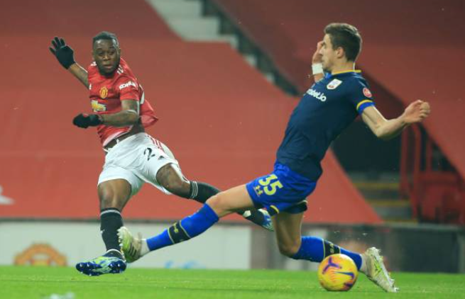 Wan-Bissaka ghi bàn, Gary Neville gửi ngay 1 thông điệp bất ngờ - Bóng Đá