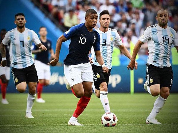 Mbappe hóa cỗ máy F1, đạt tốc độ 