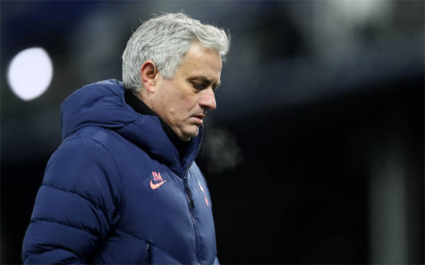 Jose Mourinho chạm mốc kỷ lục buồn sau trận đấu điên rồ với Everton - Bóng Đá