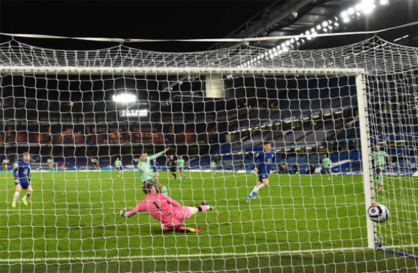 Havertz sút tung lưới Everton nhưng bàn thắng không được công nhận.