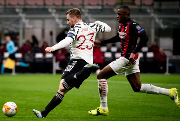 Luke Shaw (7 điểm). Hậu vệ người Anh lên công - về thủ nhịp nhàng khiến cho đối thủ luôn phải dè chừng.