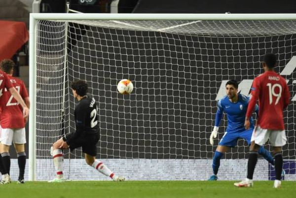 Vallejo đốt lưới nhà ngay ở phút thứ 90.