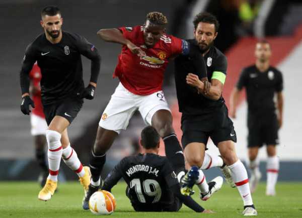 Pogba có những pha xử lý ngẫu hứng trong hiệp 1 trận gặp Granada.