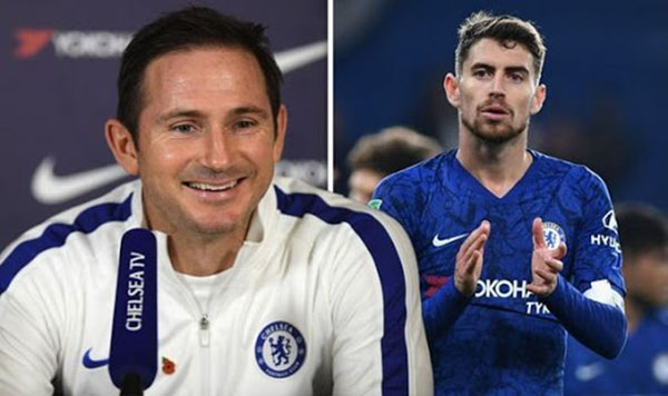 Lampard phản pháo những lời chê trách của Jorginho.