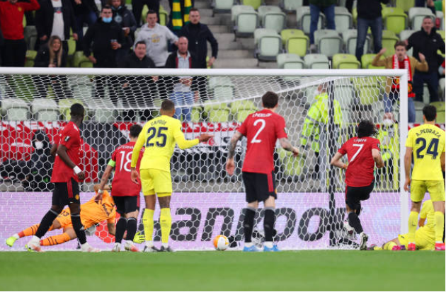 Cavani ghi bàn thắng quân bình tỷ số 1-1.