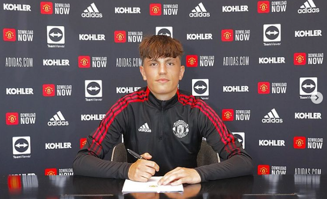 Man Utd ký hợp đồng với sao trẻ chạy cánh 17 tuổi - Bóng Đá