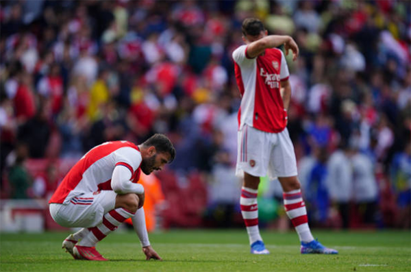 Hàng thủ Arsenal chơi thiếu sự an toàn.