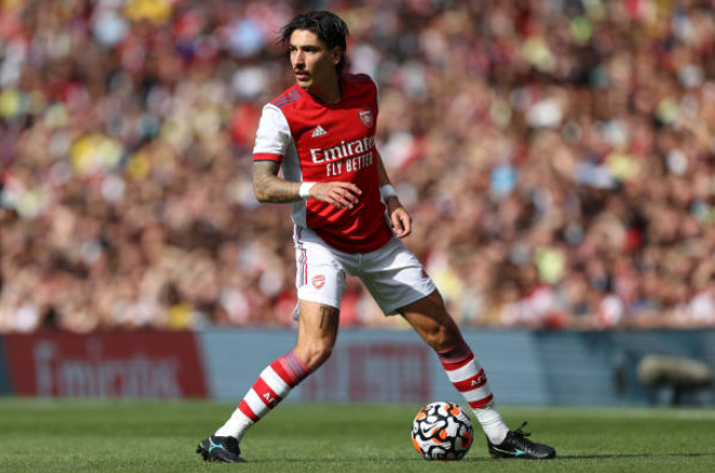 Bellerin mắc sai lầm dẫn đến bàn thua thứ 2 của Arsenal.