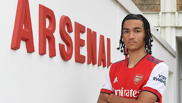 Arsenal ký kết hợp đồng với cầu thủ chạy cánh 18 tuổi - Bóng Đá