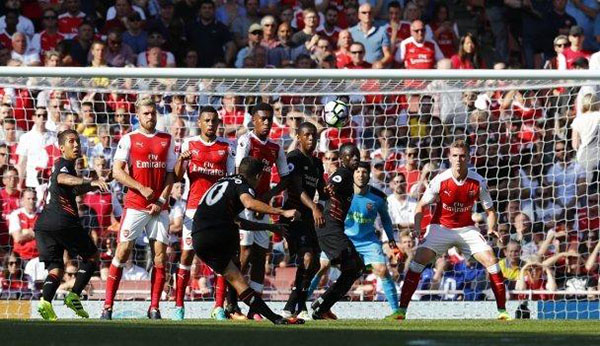 Liverpool và Arsenal tạo nên một trận đấu hấp dẫn.