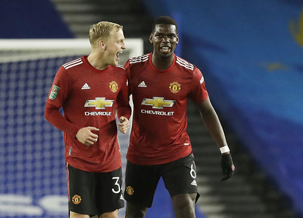 Van de Beek và Pogba ai sẽ được chọn?
