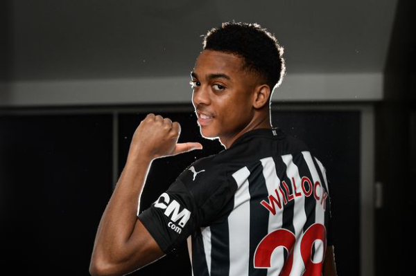 Arsenal bán Willock cho Newcastle.