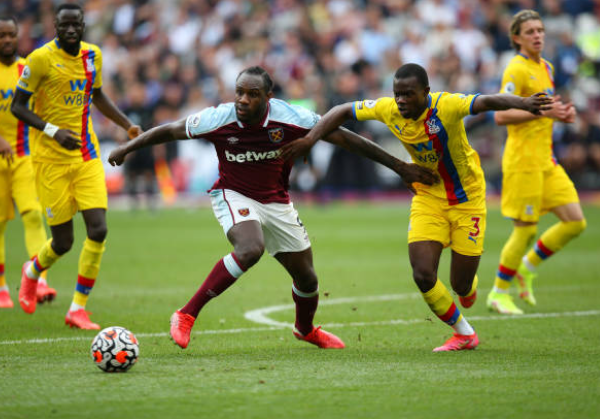Trung phong Michail Antonio (West Ham). Quái thú của The Hammers vẫn như thường lệ thi đấu đầy sức mạnh và khiến hàng thủ đối phương gặp khó khăn. Anh đóng góp 1 bàn thắng cho West Ham trận hoà Palace 2-2.