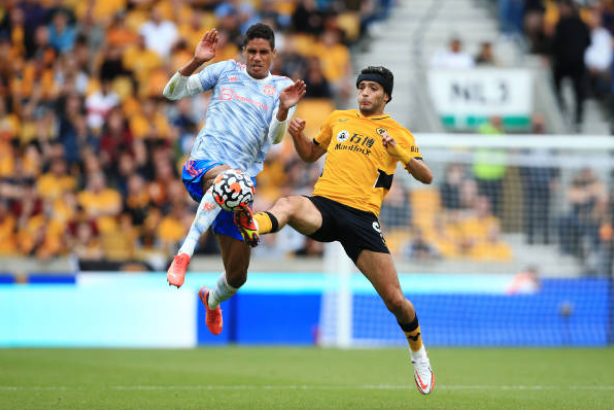 Ferdinand nói thẳng về đẳng cấp của Varane sau màn debut ở Man Utd - Bóng Đá