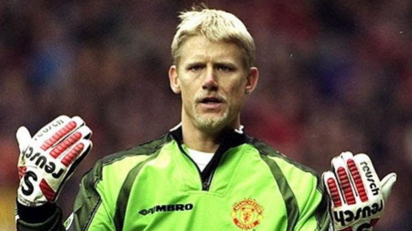 Đội hình kết hợp các huyền thoại 1999 và cầu thủ đương đại Man Utd - Bóng Đá