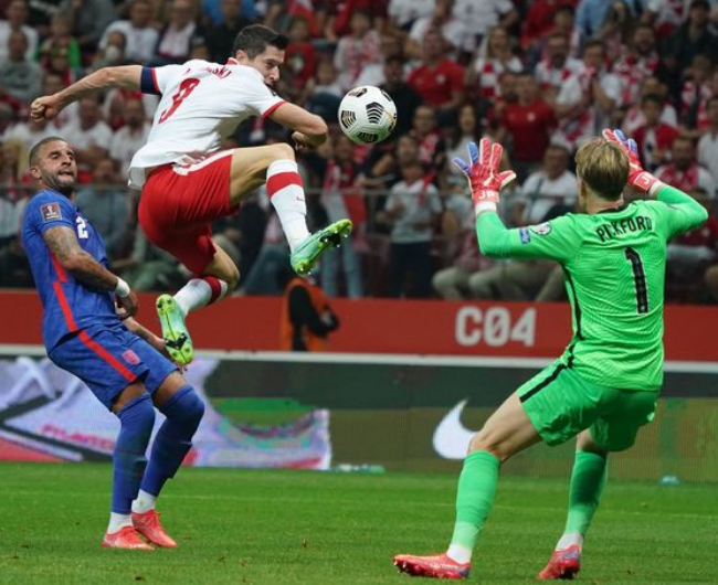 4 điều có thể bạn bỏ lỡ trận Ba Lan 1-1 Anh: Hỗn chiến; Kỷ lục của Kane - Bóng Đá