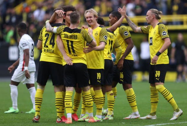 Dortmund trả giá đắt cho chiến thắng sít sao trước Augsburg - Bóng Đá