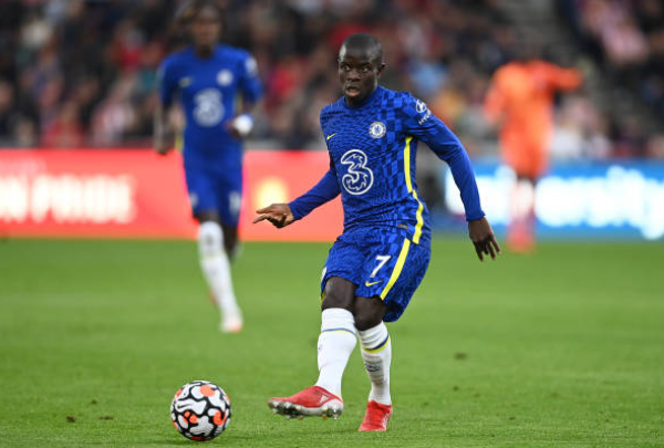 Kante là một mắt xích quan trọng ở hàng tiền vệ Chelsea.
