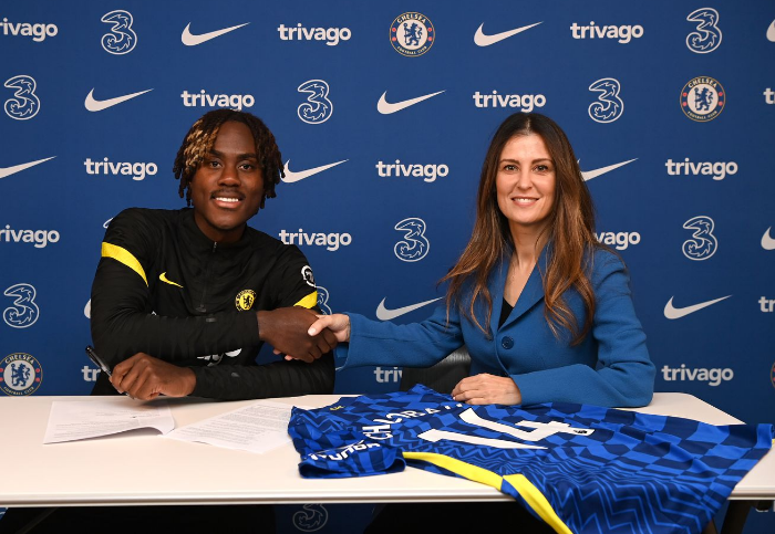 CHÍNH THỨC: Chelsea gia hạn hợp đồng với đá tảng người Anh - Bóng Đá