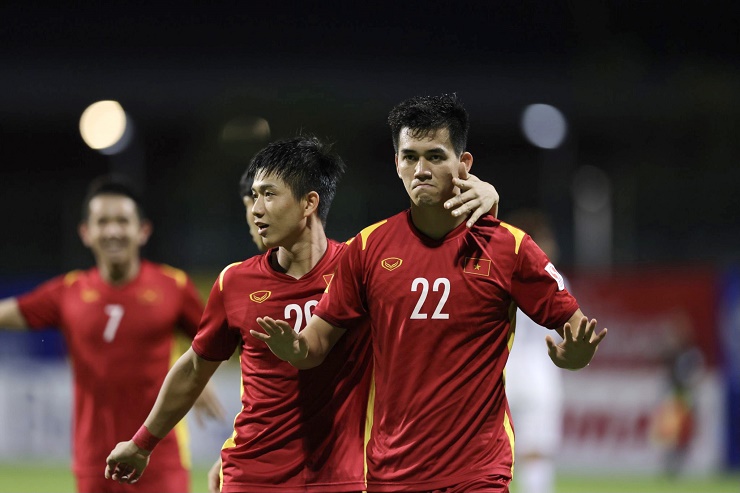 ĐT Việt Nam nhận quà từ BXH FIFA sau trận thắng Campuchia - Bóng Đá