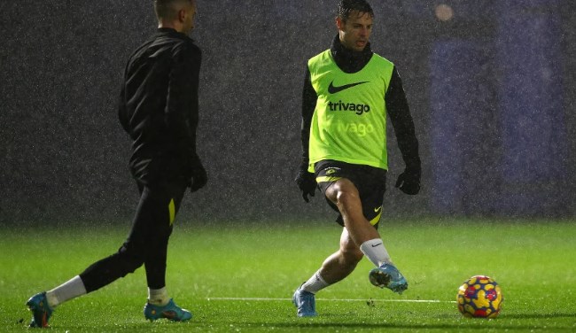 Chelsea đội mưa tập luyện, chờ tái xuất Ngoại hạng Anh - Bóng Đá